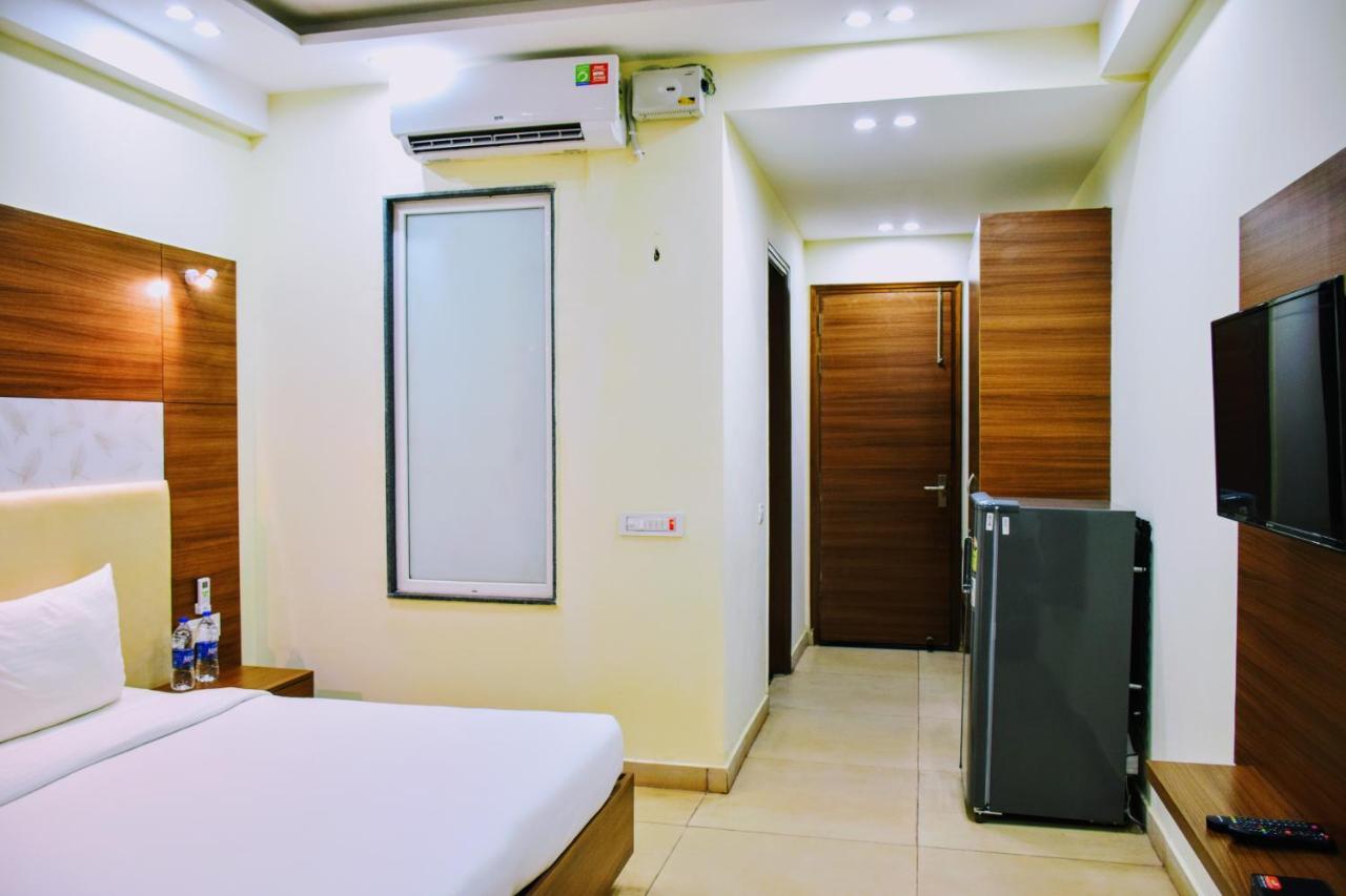 Hotel When In Gurgaon - Opposite To Artemis Hospital Ngoại thất bức ảnh