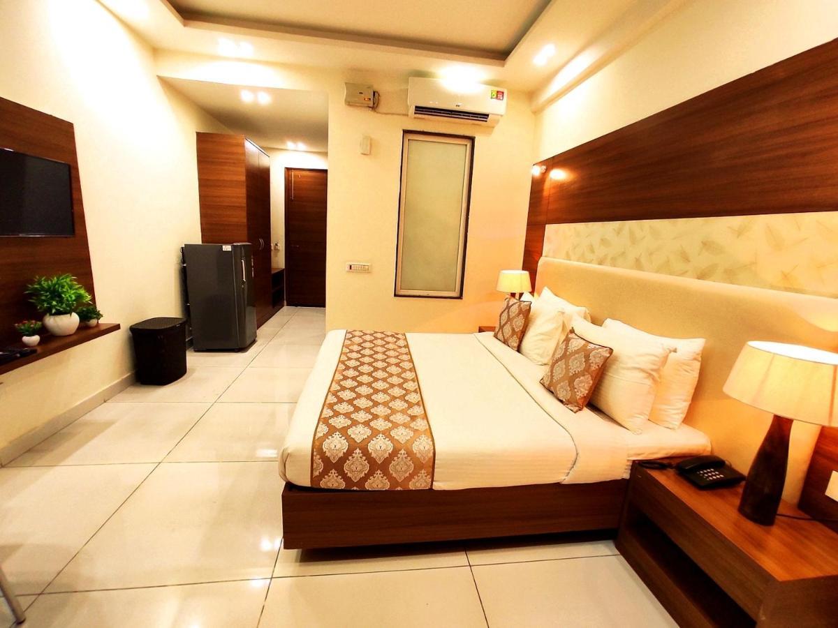 Hotel When In Gurgaon - Opposite To Artemis Hospital Ngoại thất bức ảnh
