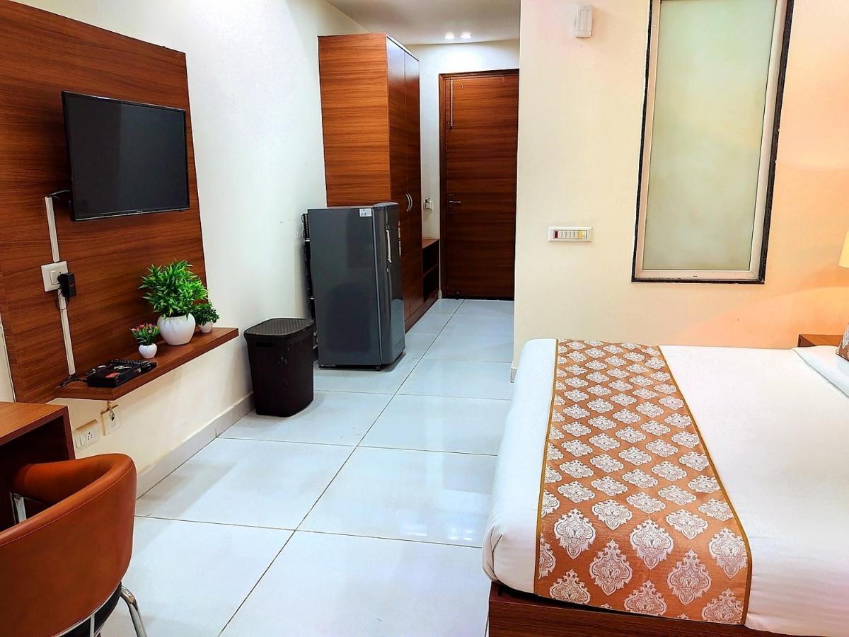 Hotel When In Gurgaon - Opposite To Artemis Hospital Ngoại thất bức ảnh